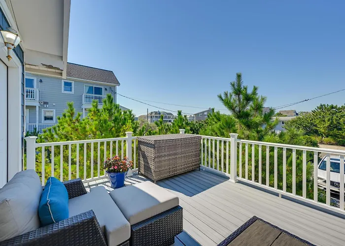 Westhampton Beach Home W/ Deck + Ocean Views!
