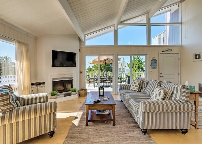 Westhampton Beach Home W/ Deck + Ocean Views!
